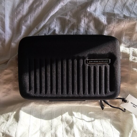 Briggs and Riley Hard-Shell Small Amenities Kit - NWT - Picture 1 of 9